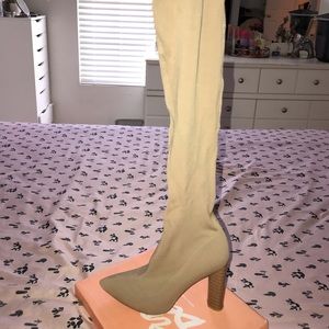 High knee boot